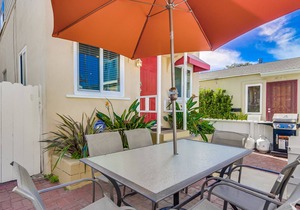 Dog-friendly beach home w/private patio, wine bar, gas grill, washer/dryer
