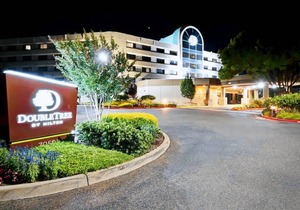 DoubleTree by Hilton Pleasanton at The Club