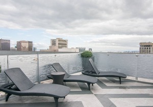 Dreamy Nob Hill Studio w/Sauna, Gym, City View by Blueground