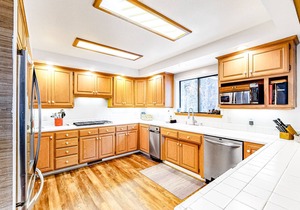 Elegant Home with Jetted Tub - 2 blocks from Tahoe Pines Beach