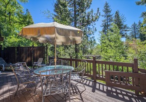 Elegant Home with Jetted Tub - 2 blocks from Tahoe Pines Beach