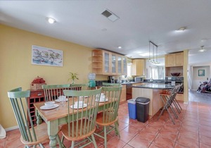 FALLing for the BayView House, bring fido!