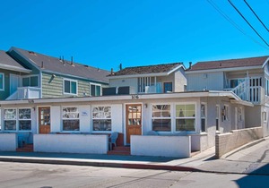 Fantastic and newly-remodeled upper unit just one house from the warm sand