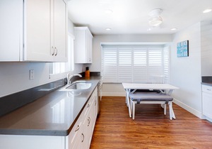 Fantastic Oceanside Condo Across Street From Beach w/Free WiFi & Private W/D