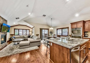 Great location- walk to Heavenly! Tahoe woods #603