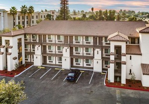 Hillstone Inn - Tulare