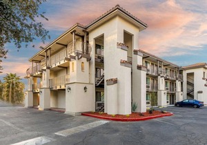 Hillstone Inn - Tulare