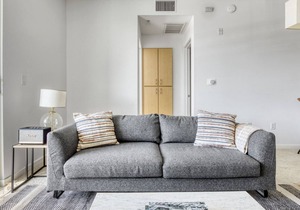 Hip Downtown 1BR w/ W/D, Pool & Gym, next to Broad Museum, by Blueground (LAX 536)