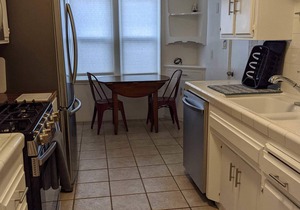 Huge 3/2.5 Apt Sleeps 12 | San Diego