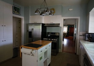 Hutchins House in Beautiful Downtown Lodi