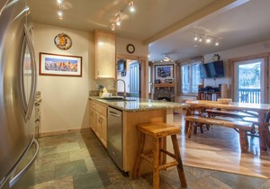 Juniper Springs Lodge #426 - Luxury Ski in Ski out! 2 Bedroom; (End Unit)