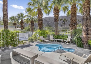 K1074 -Gorgeous Uptown Palm Springs Condo with Mountain Views!