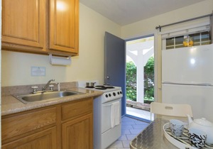 Kitchenette with Queen Bed - The Lodge At Blue Lakes