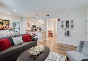 Lovely 2-Bedroom With Private Garage For Long Stays