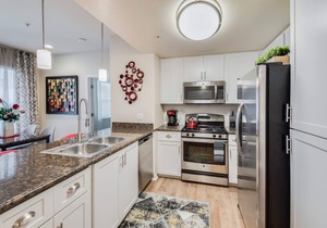 Lovely 2-Bedroom With Private Garage For Long Stays
