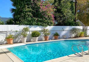 Lovely 3-Bedroom Home in Tarzana with Pool!