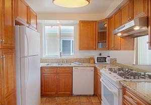 Lovely upper unit with amazing balcony for grilling & chilling