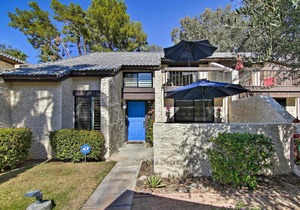 Luxe Resort Getaway - 8 Miles to Shops on El Paseo