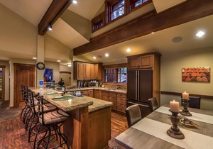 Luxury Tahoe City Home, Hot Tub, Pool Table, Ensuite Bathrooms