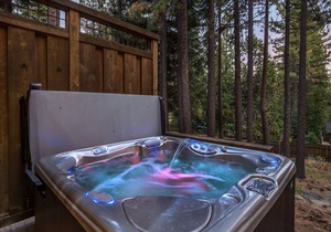 Luxury Tahoe City Home, Hot Tub, Pool Table, Ensuite Bathrooms