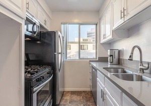 Mod Brentwood 1BR w/Outdoor Pool, near UCLA & Downtown, by Blueground