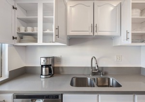 Mod Brentwood 1BR w/Outdoor Pool, near UCLA & Downtown, by Blueground