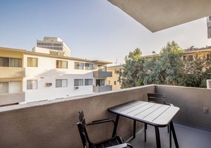 Mod Brentwood 1BR w/Outdoor Pool, near UCLA & Downtown, by Blueground