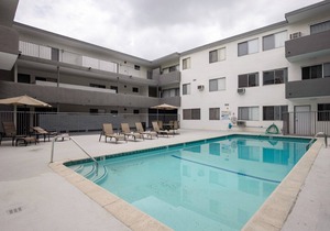 Mod Brentwood 1BR w/Outdoor Pool, near UCLA & Downtown, by Blueground