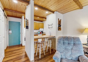 Modern condo on the lake with pool, hot tub & balcony - short walk to the beach