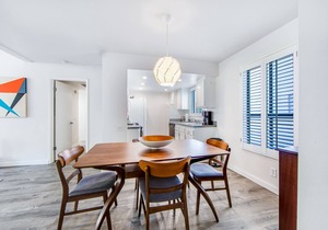 Modern condo with mountain view, private balcony, pools