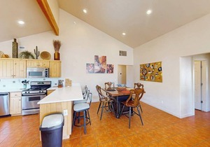 Modern Townhome with Seasonal Pool and Hot Tub - Views and Hiking Nearby