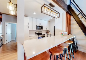 Mountain Home w/Gas Fireplace, Fast WiFi, Balcony, Shared Pool, Tennis