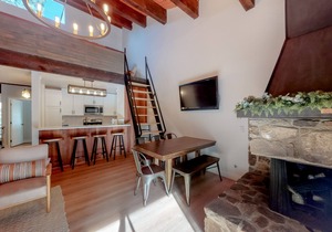 Mountain Home w/Gas Fireplace, Fast WiFi, Balcony, Shared Pool, Tennis