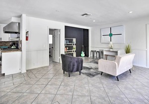 NEW! Luxe Palm Springs Smart Home w/ Putting Green