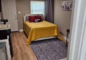 Newly Remodeled! Destination Downtown Lodi Cabana