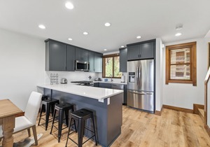 Newly Remodeled Gold Bend Condo, On Shuttle Route w/HOA Gym, Pool and Hot Tub Access!