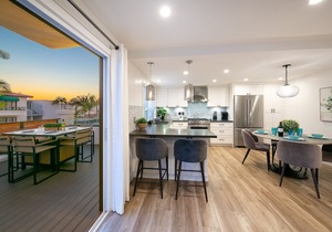 Ocean-view condo with private hot tub - walk to beach - snowbird-friendly