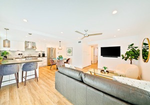 Ocean-view condo with private hot tub - walk to beach - snowbird-friendly