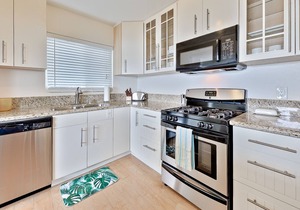 Oceanfront condo with amazing views, easy beach access & walkable location