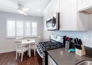Oceanside Family-Friendly Condo with Beach Access, WiFi & Courtyard with Grills
