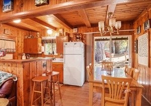 Original Chambers Landing Cabin | 7 minute walk to beach, 1 mile from Homewood R