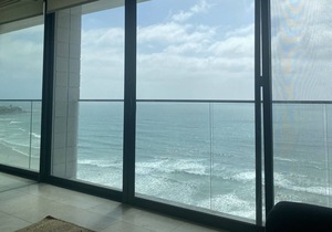 Pacific Penthouse!!! Right on the Beach !!