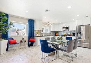 Palm Springs Deluxe Rentals + Putting Greenn