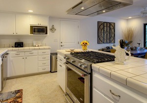 Peaceful & Charming Cambria Beach Home With Ocean View Deck