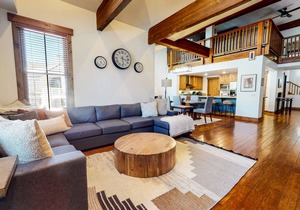 Pet-Friendly, Sits Right on the Creek. Gas Grill, Washer/D, Near Golf Course