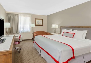 Ramada Plaza by Wyndham Garden Grove/Anaheim South