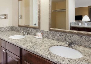 Ramada Plaza by Wyndham Garden Grove/Anaheim South