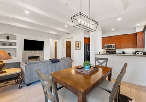 Remodeled! Luxurious Villa near Clubhouse -Pet Friendly! - Ground Floor (C44)