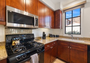 Remodeled! Luxurious Villa near Clubhouse -Pet Friendly! - Ground Floor (C44)