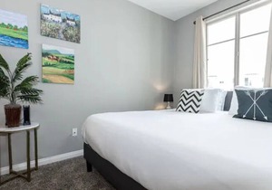 Resort Style by Beach w/Pool/Gym/Theater/King Beds
